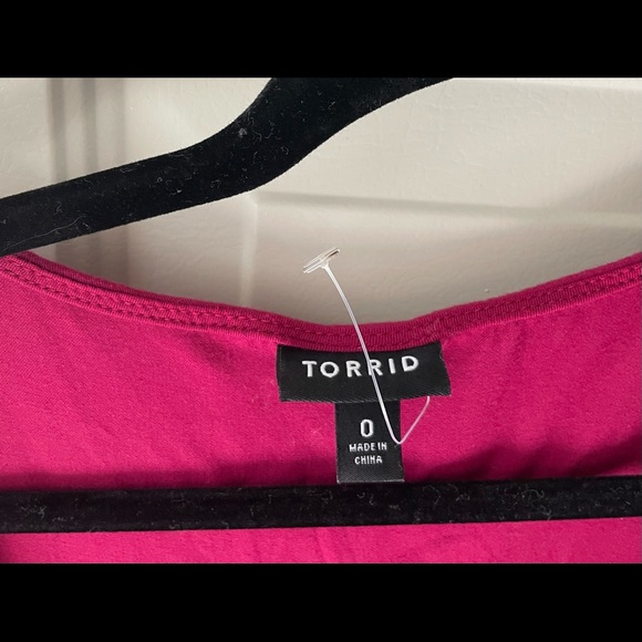 NWOT Torrid Red Challis Cold Shoulder Trapeze Dress - Size 0 - Picture 3 of 3